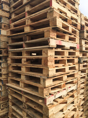 Wooden pallet stack vertical