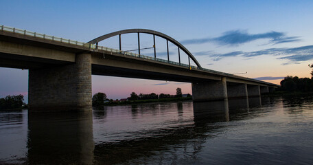 Sonnenuntergang an der Donau, Bayern