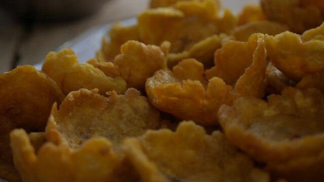 fried wedges with chips