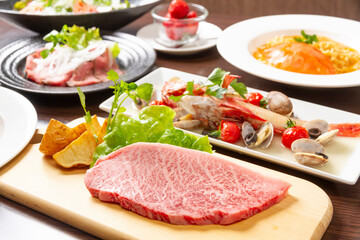 コース料理のイメージ（引き）