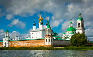 Fototapeta na wymiar View on Spaso-Yakovlevsky monastery complex from lake Nero located in Rostov, Russia