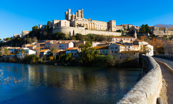 The Saint Nazaire Cathedral and Pont Vieux in Beziers over the river Orb