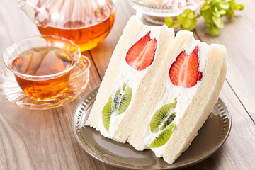 フルーツフラワーサンド　フルーツサンド