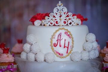 Birthday cake for a girl for 4 years