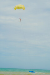パラセーリング（タイ王国・パッタヤービーチ）