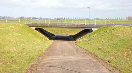 Dedicated bicycleroad going under the motorway