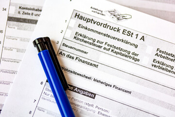 German tax form Hauptvordruck ESt 1 A with pen and euro bills