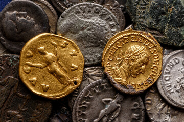 A treasure of Roman gold and silver coins.Trajan Decius. AD 249-251. AV Aureus.Ancient coin of the Roman Empire.Authentic  silver denarius, antoninianus,aureus of ancient Rome.Antikvariat. - obrazy, fototapety, plakaty