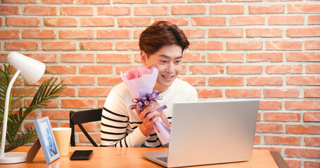 man celebrating valentine online