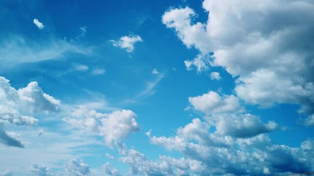 Time Lapse lungo del cielo