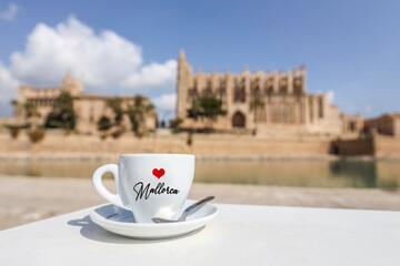 Cup of coffee with views of Palma Cathedral in Mallorca © Gerd Kohlmus