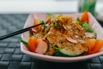 vegetarian salad with vegetables and crunchy croutons