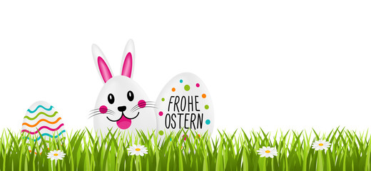 Frohe Ostern. Bemaltes Osterei mit Kalligraphie, Osterhase und Blumenwiese.