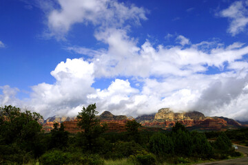 アメリカ　ボルテックス溢れるヒーリングの聖地「セドナ」の赤い大地