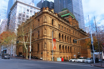 Streetscape with the historic sandstone building being the former Chief Secretary's Office and now the Industrial Relations Commission NSW and Industrial Relations Court NSW. 121 Macquarie St, Sydney - obrazy, fototapety, plakaty