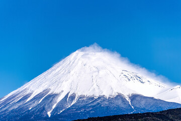 静岡県から見る、冠雪した富士山