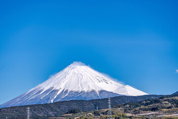 静岡県から見る、冠雪した富士山