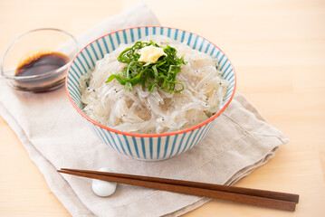 白魚丼