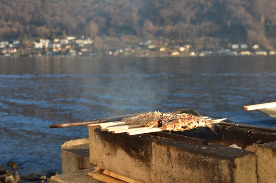 Steckerlfische - eine gegrillte Fischspezialit&auml;t im Salzkammergut, &Ouml;sterreich, Europa - Stick fish - a grilled fish specialty in the Salzkammergut, Austria, Europe