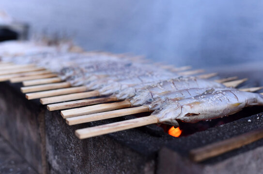 Steckerlfische - eine gegrillte Fischspezialit&auml;t im Salzkammergut, &Ouml;sterreich, Europa - Stick fish - a grilled fish specialty in the Salzkammergut, Austria, Europe
