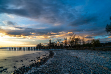 Fototapeta premium Sonnenaufgang am Bodensee in Altnau.