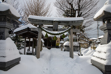 町内の小さな八幡神社　雪景色