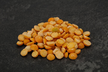 Raw dry peas for cooking