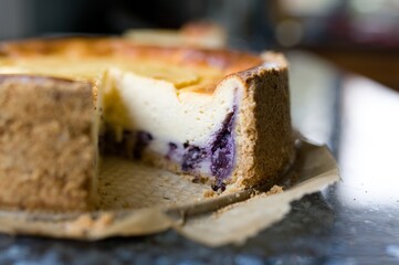 Glutenfreier Käsekuchen mit Heidelbeeren, Ahornsirup & Kokosblütenzucker - Zuckerfrei -