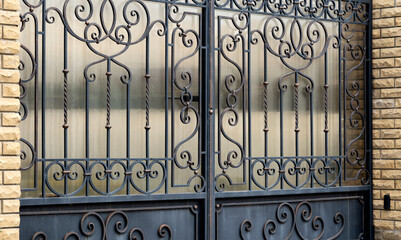 Large color double metal gate.