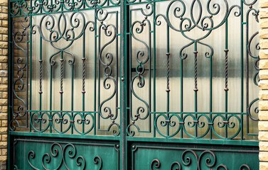 Large color double metal gate.
