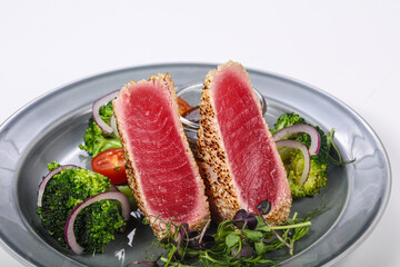 Tuna fish tataki in sesame seeds