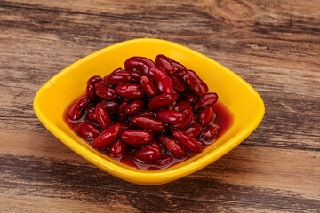 Red baked kidney in the bowl