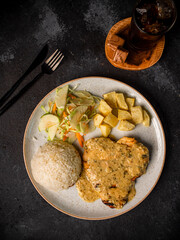 carne arroz ensalada 
