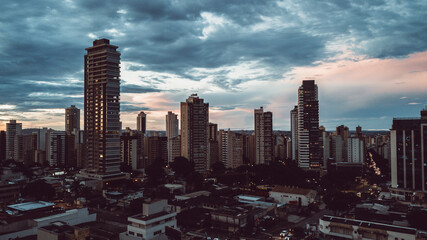Obraz premium Sunset in big city Goiania, in Brazil. Skyline in dusk with skyscrapers. 
