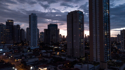 Obraz premium Sunset in big city Goiania, in Brazil. Skyline in dusk with skyscrapers. 