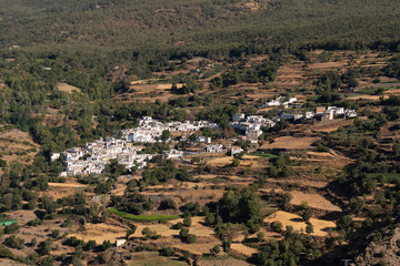 Fototapeta na wymiar towns on the side of a mountain in the Sierra Nevada