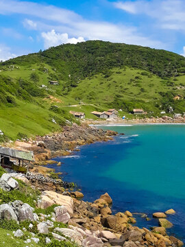 A &aacute;gua azul da Praia do Rosa Sul - Imbituba - Santa Catarina - Brasil