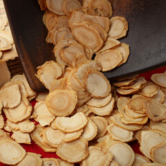   dry ginseng roots slices 