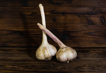 Fresh garlic lying on a wooden table.