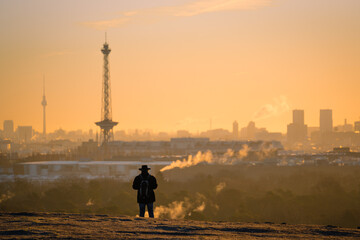 Fototapeta premium silhouette of a person in front of the city of berlin