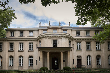 Obraz premium Gedenk- und Bildungsstätte Haus der Wannsee-Konferenz. 
