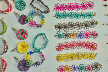 Aretes, prendedores y pulseras hechas a mano por artesanos de Autlan de Navarro Jalisco