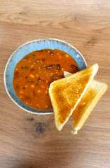 Chili con Carne mit Toast