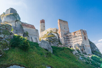 Obraz premium Medieval castle in the village of Olsztyn in the autumn scenery. Trail of the Eagles Nests (Szlak Orlich Gniazd). Krakow - Czestochowa Upland.