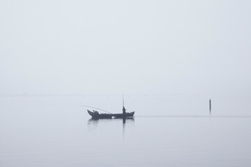 Obraz premium Traditional fishing boats during toil