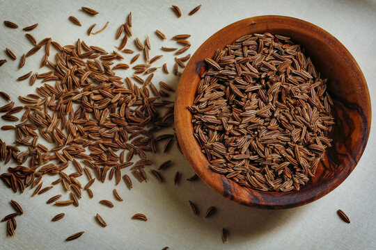  Detail on aromatic Roman cumin (Carum carvi) in a small olive dish on the table.