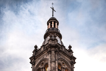 Obraz premium Dome with cross, temple of Sanctuary Señor del Hospital, Salamanca Guanajuato Historic Center. Architecture concept.
