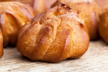 air custard cookies made in small sizes