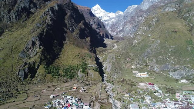 Ville de Badrinath &eacute;tat de l'Uttarakhand en Inde vue du ciel