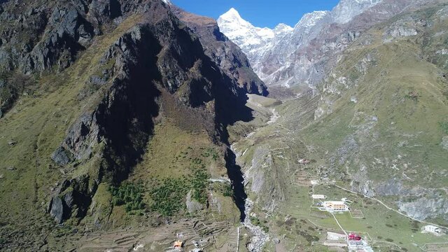 Ville de Badrinath &eacute;tat de l'Uttarakhand en Inde vue du ciel